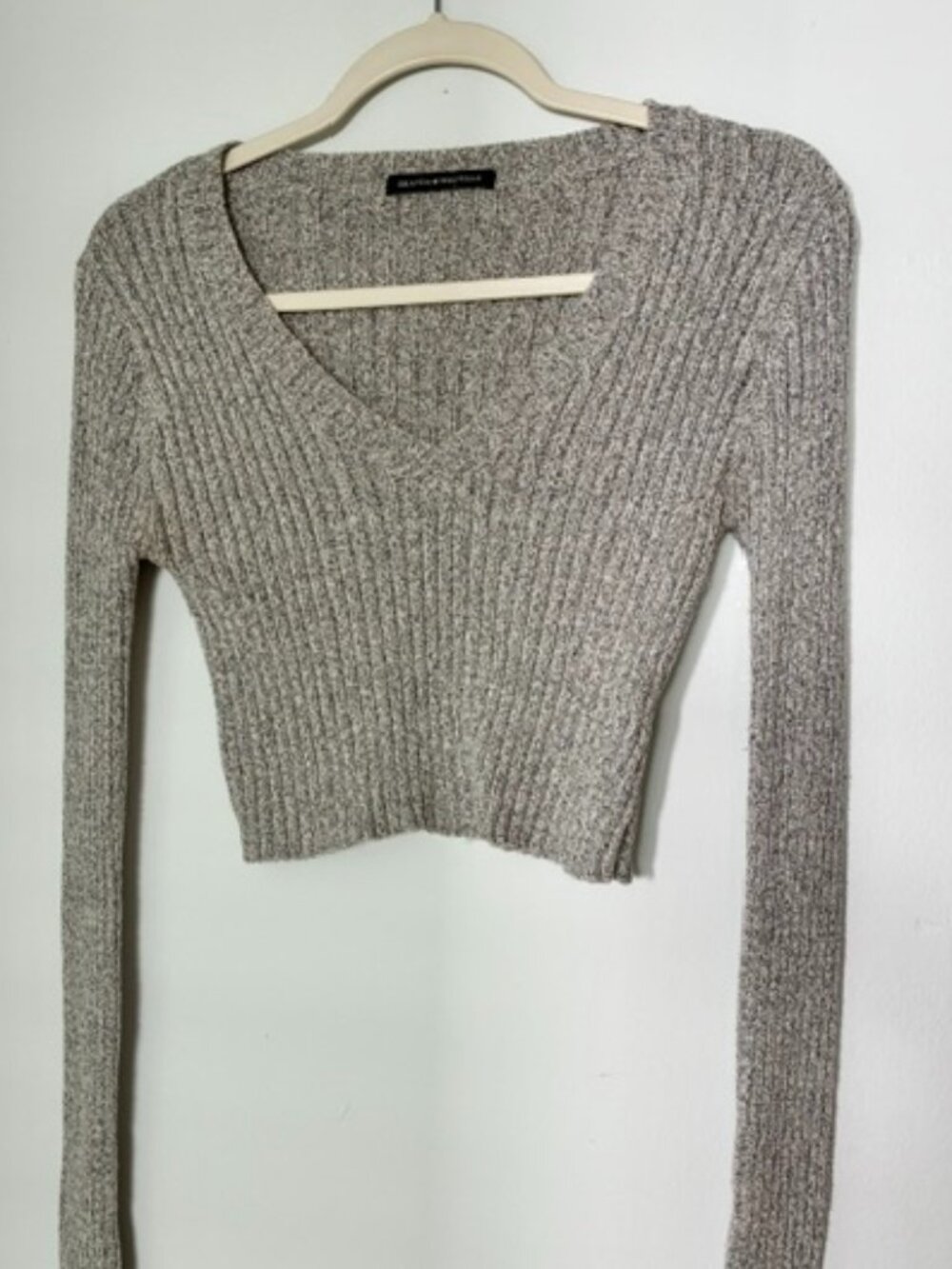 Brandy Melville Beige/Cream Ribbed V-Neck Cropped Sweater